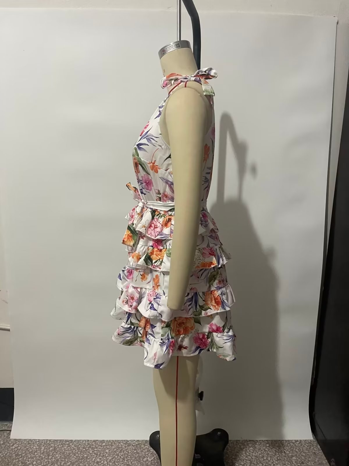 Floral Print round Neck Backless Tiered Dress