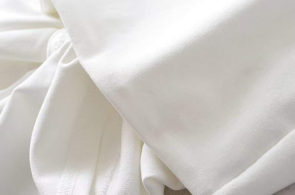 Design Satin de Soie Texture Courte Licou Enveloppé Poitrine