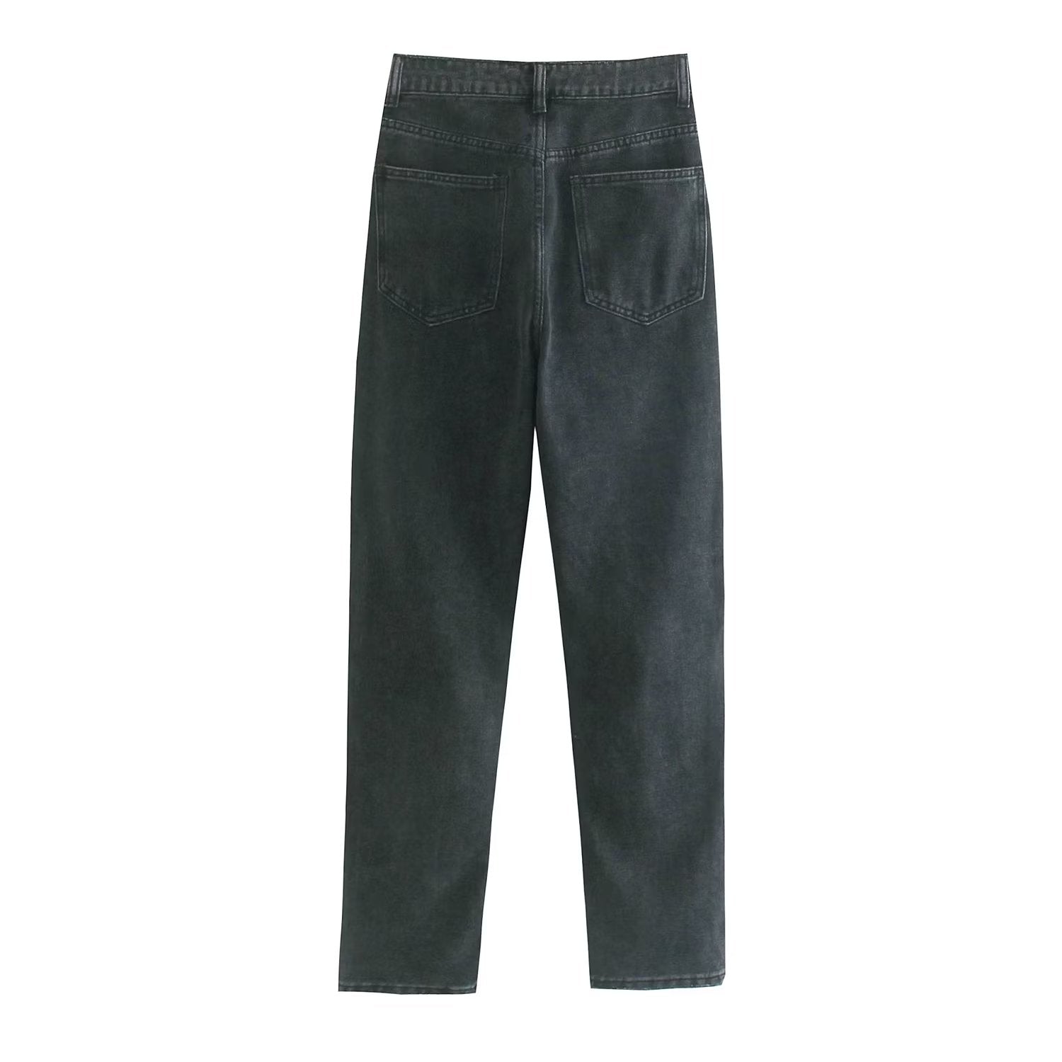 Portez un pantalon en jean noir assorti