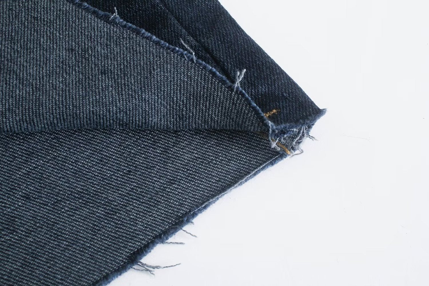 Jean droit amincissant taille haute assorti pour l'automne