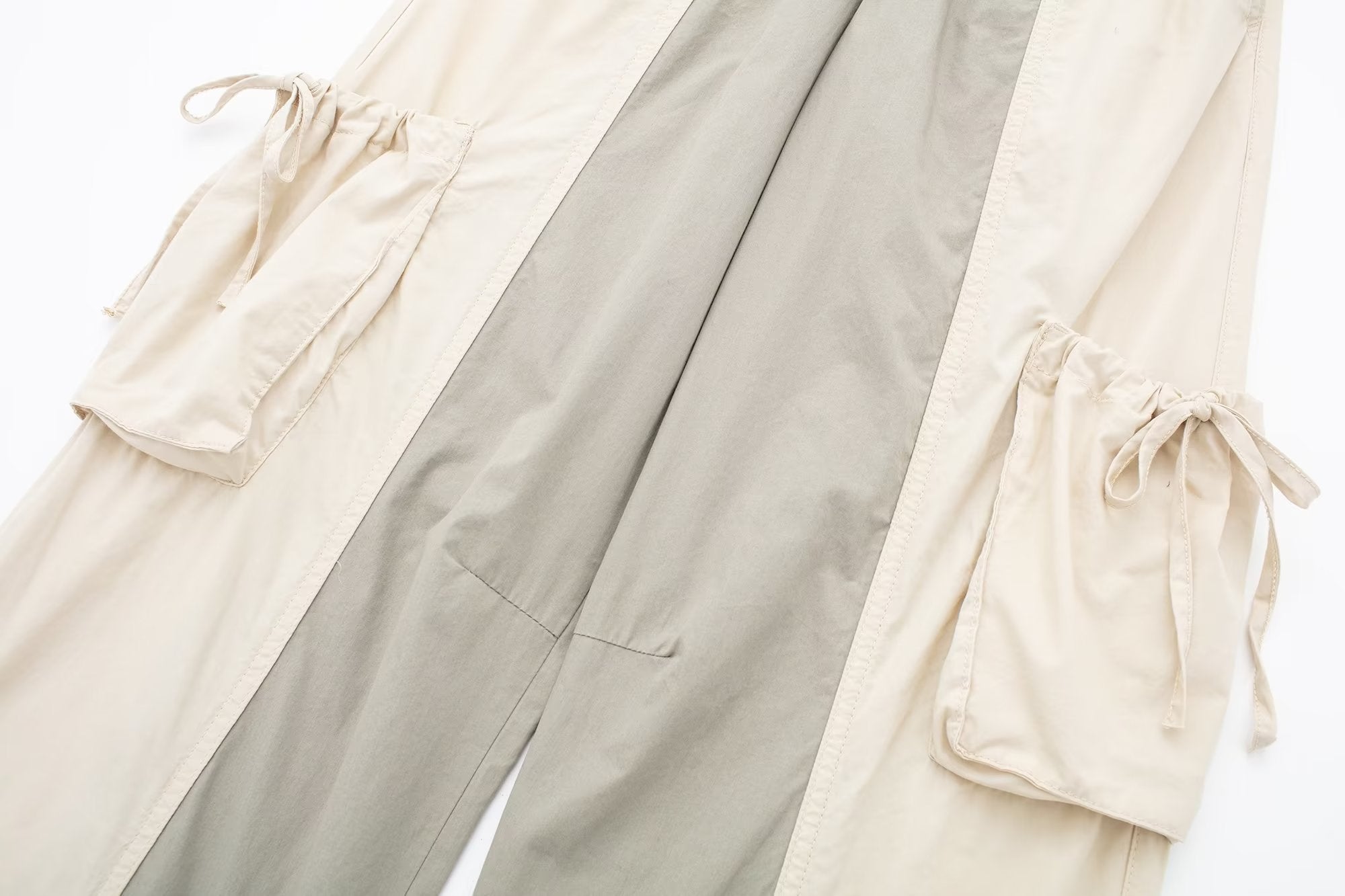 Jean cargo kaki ancien, pantalon ample à poches multiples et queue traînante