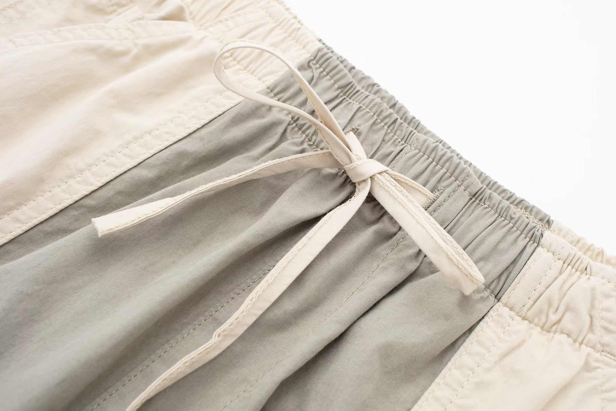 Jean cargo kaki ancien, pantalon ample à poches multiples et queue traînante