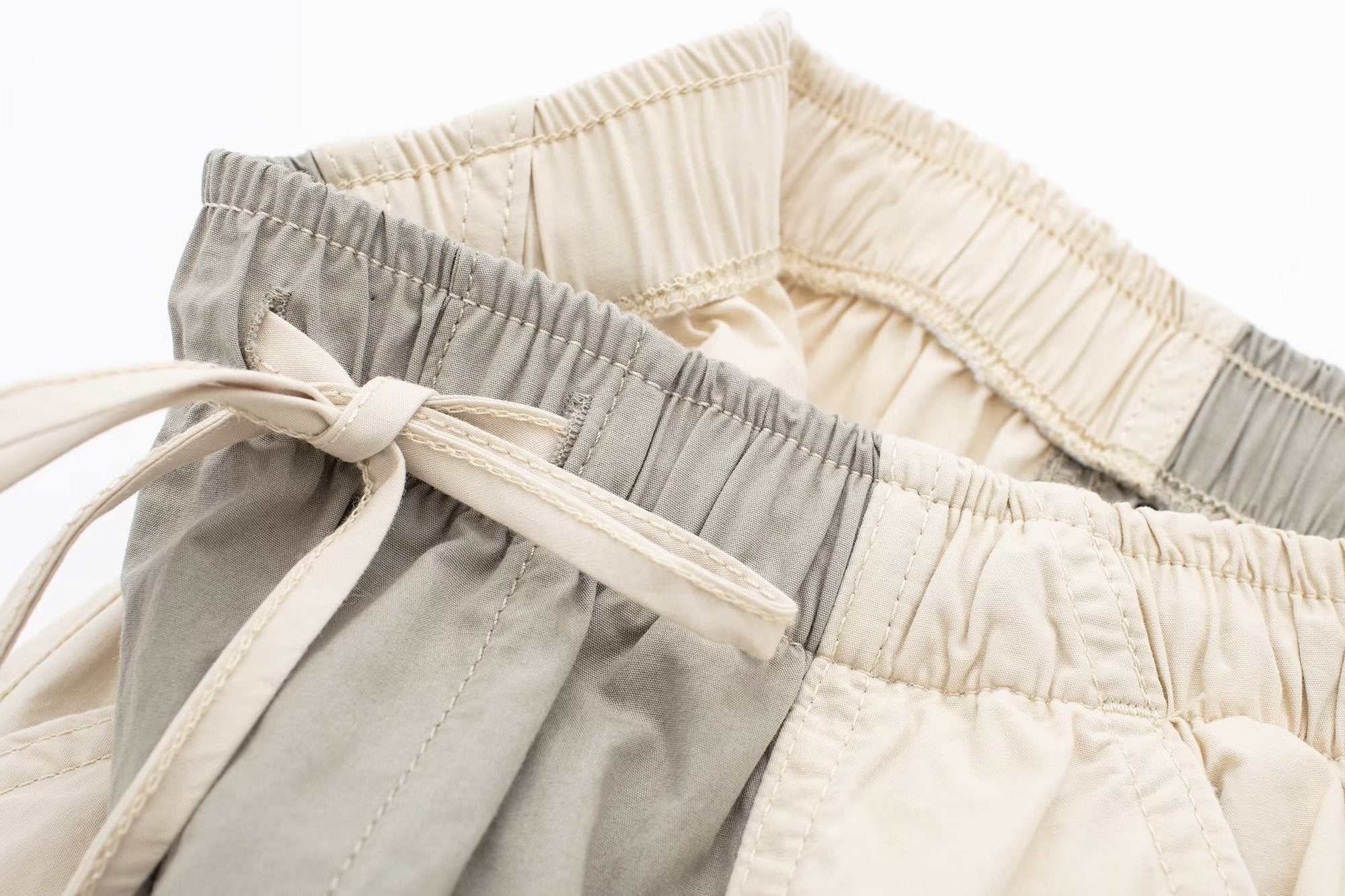 Jean cargo kaki ancien, pantalon ample à poches multiples et queue traînante