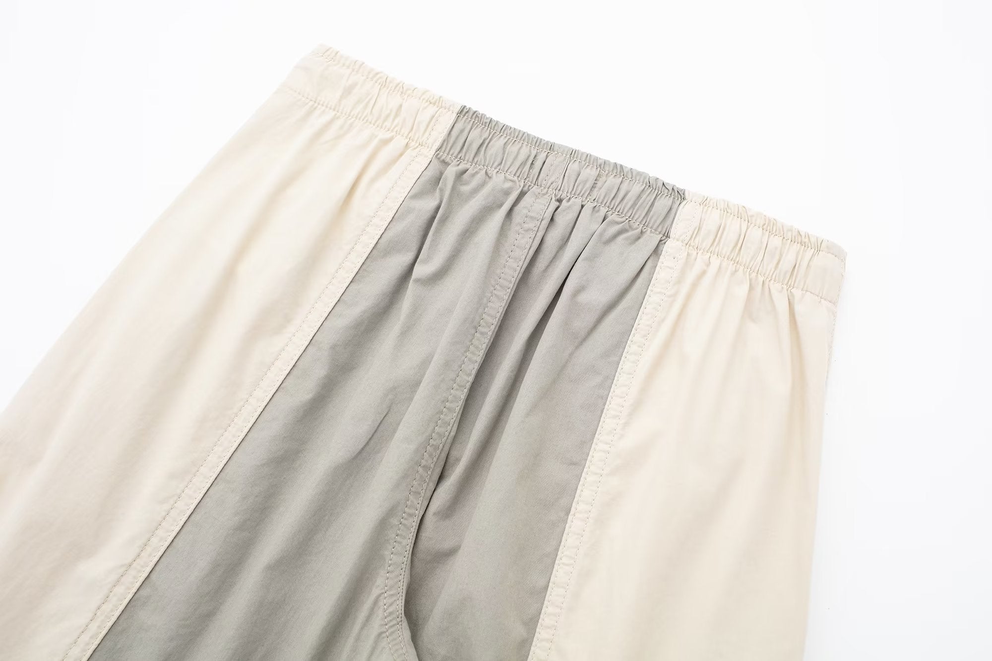 Jean cargo kaki ancien, pantalon ample à poches multiples et queue traînante