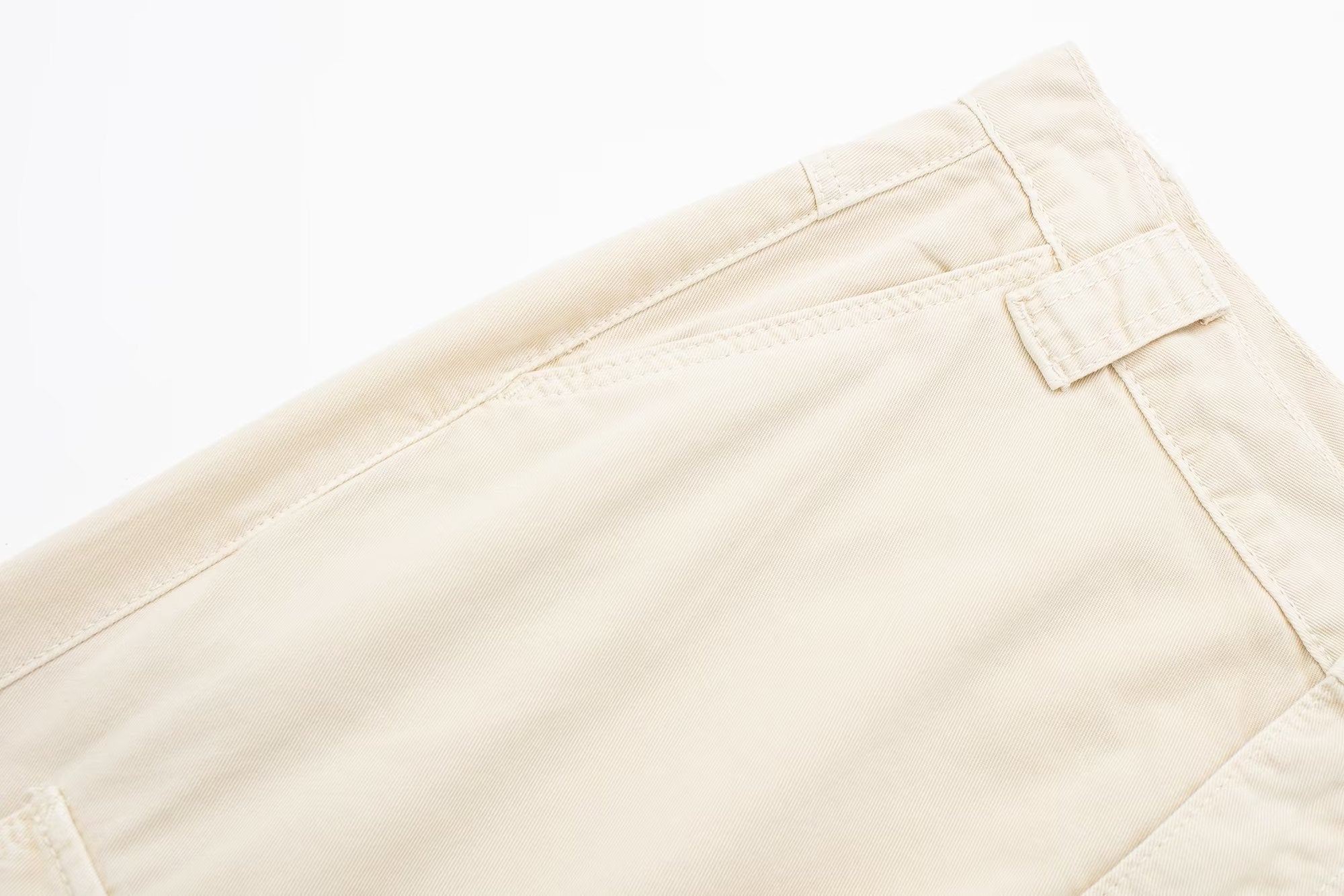 Gerade, lockere Jeanshose mit hoher Taille und weitem Bein