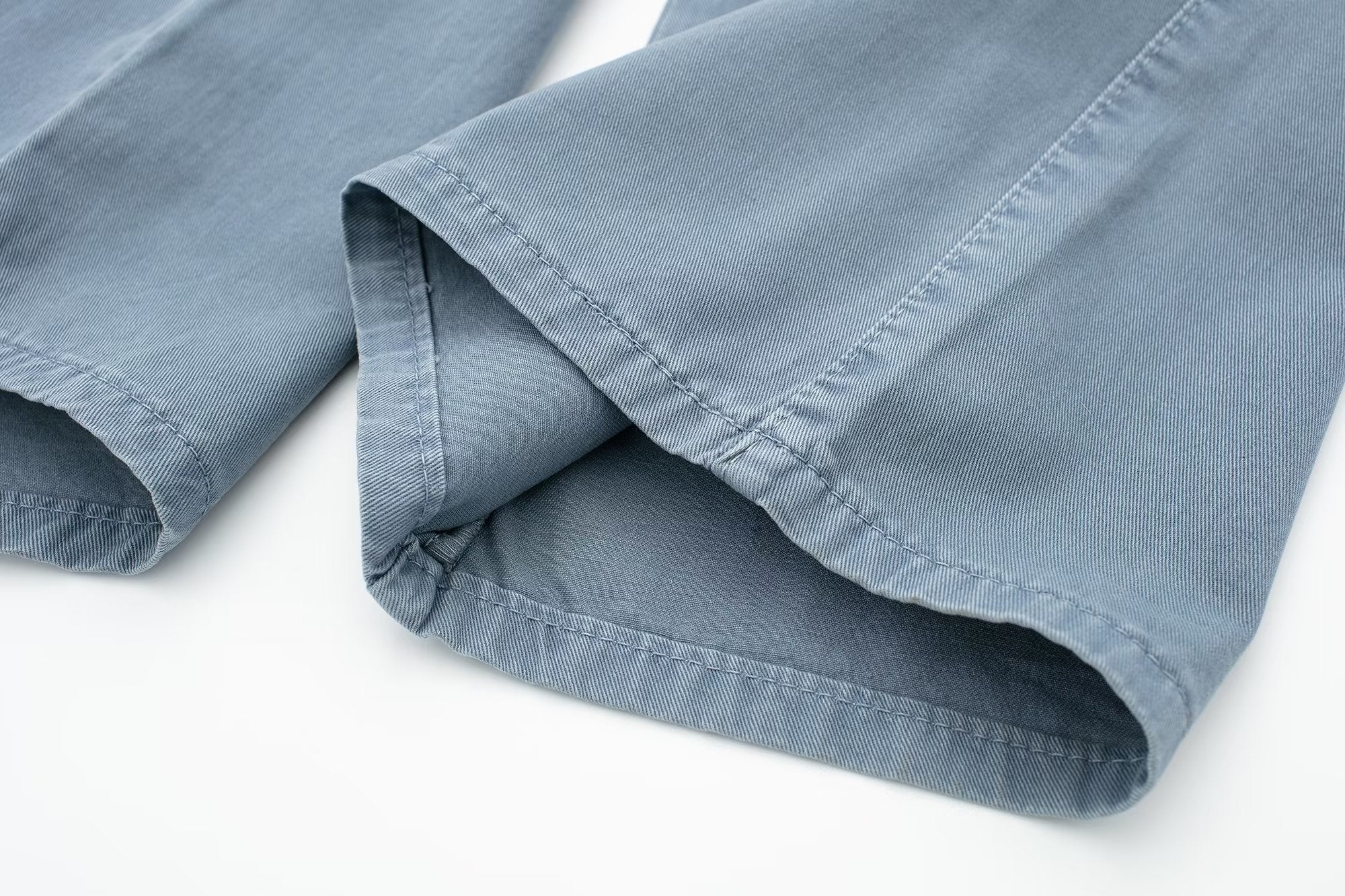 Gerade, lockere Jeanshose mit hoher Taille und weitem Bein