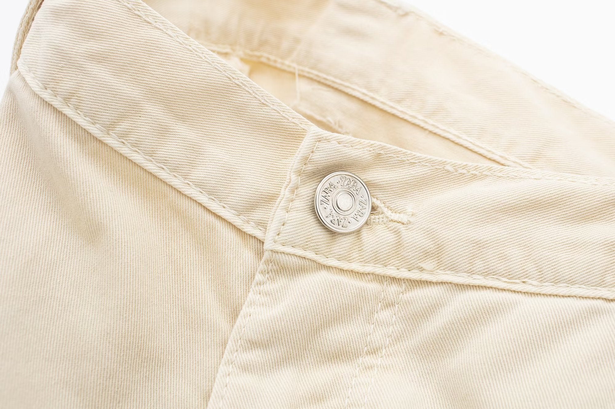 Gerade, lockere Jeanshose mit hoher Taille und weitem Bein