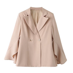 Kamelfarbener Blazer mit kleinen Ärmeln und zwei Knöpfen, mittellang