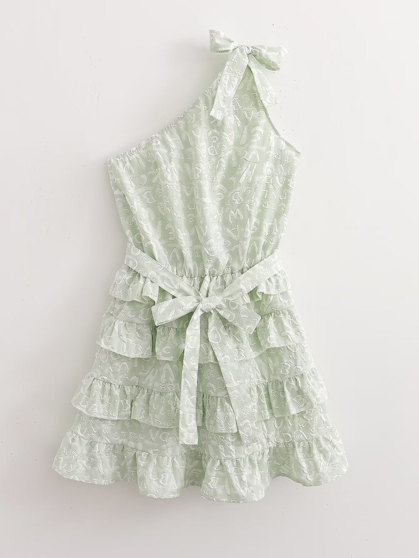 Organza-Kleid mit diagonalen Schultern und kleinen Blumen