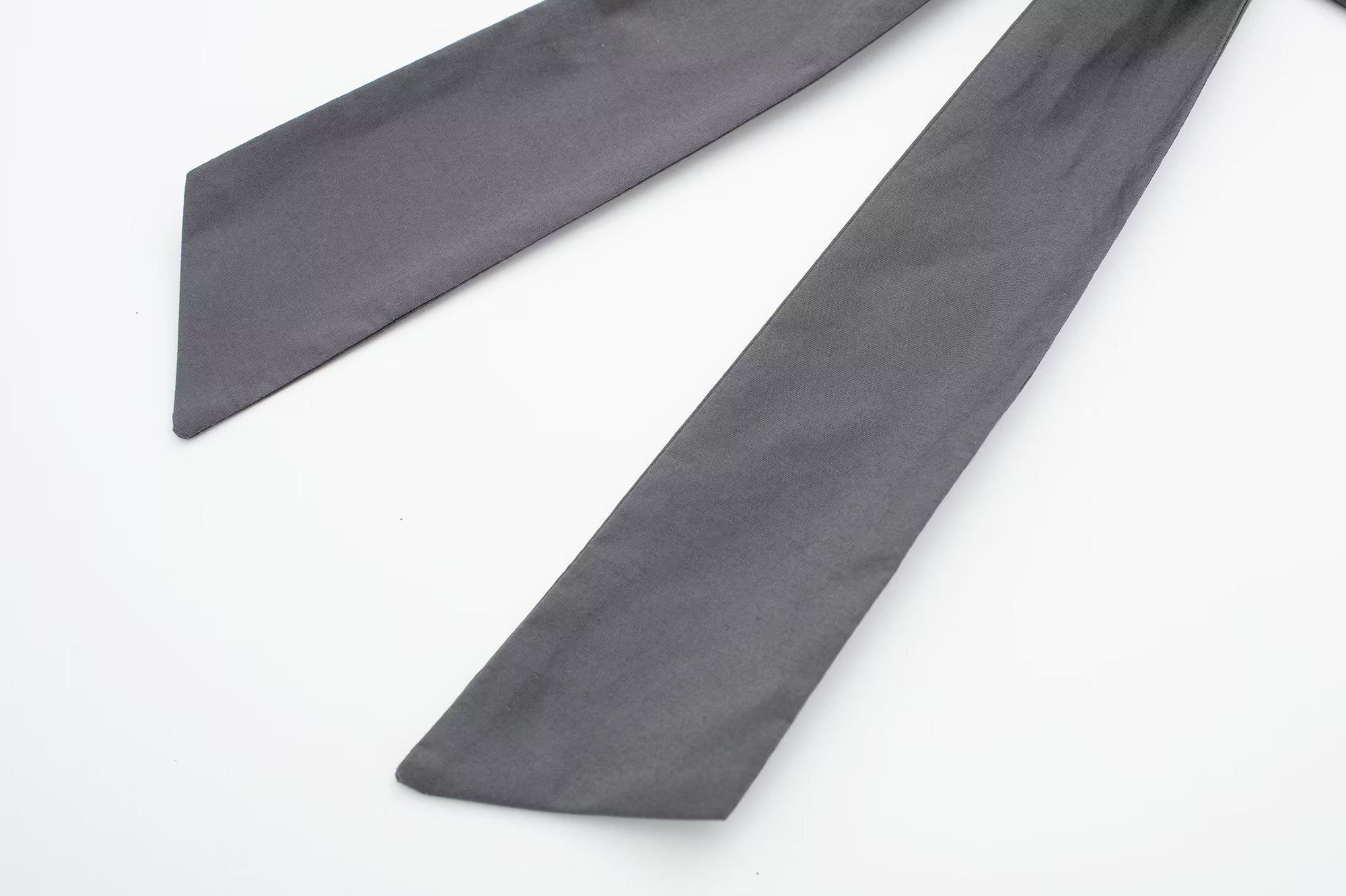 Rückenfreies Camisole mit hängendem Kragen und Schleife