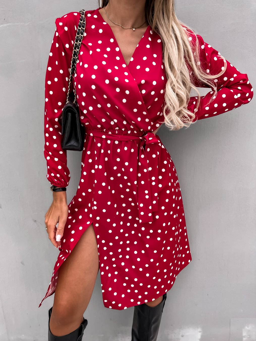 Robe trapèze fendue haute à manches longues et ceinture à pois pour l'automne