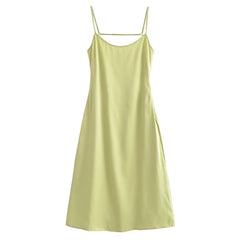 Sling-Kleid aus Seidensatin mit Hohlsaum und Cut-Out