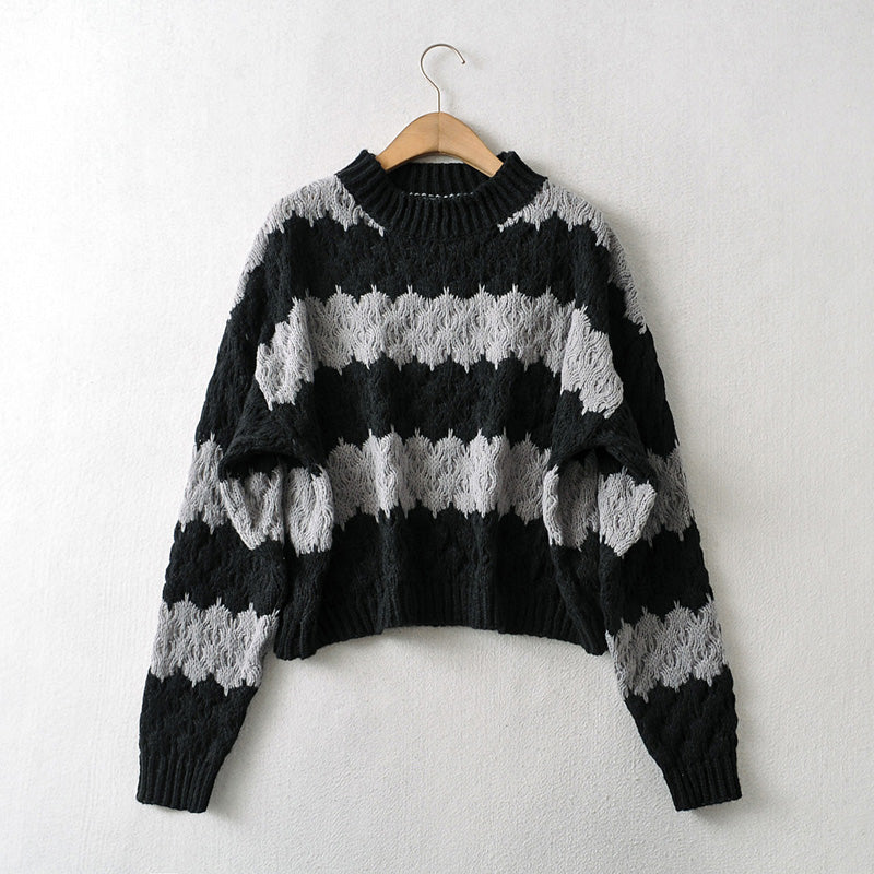 Strickpullover mit Streifen und farblich passendem Pullover