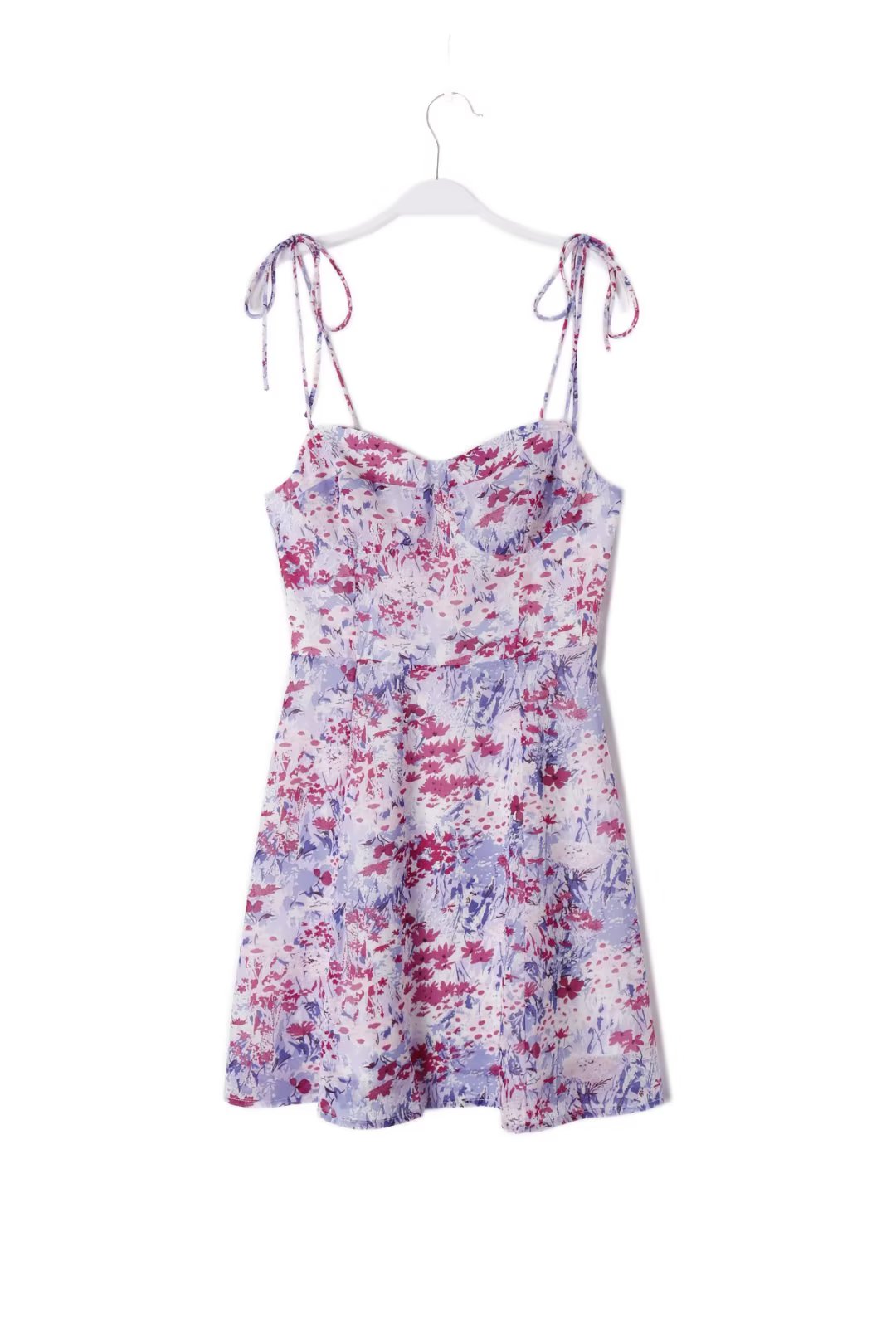 Camisole-Kleid mit hoher Taille, schmalem Saum, Rüschen und Schnürung