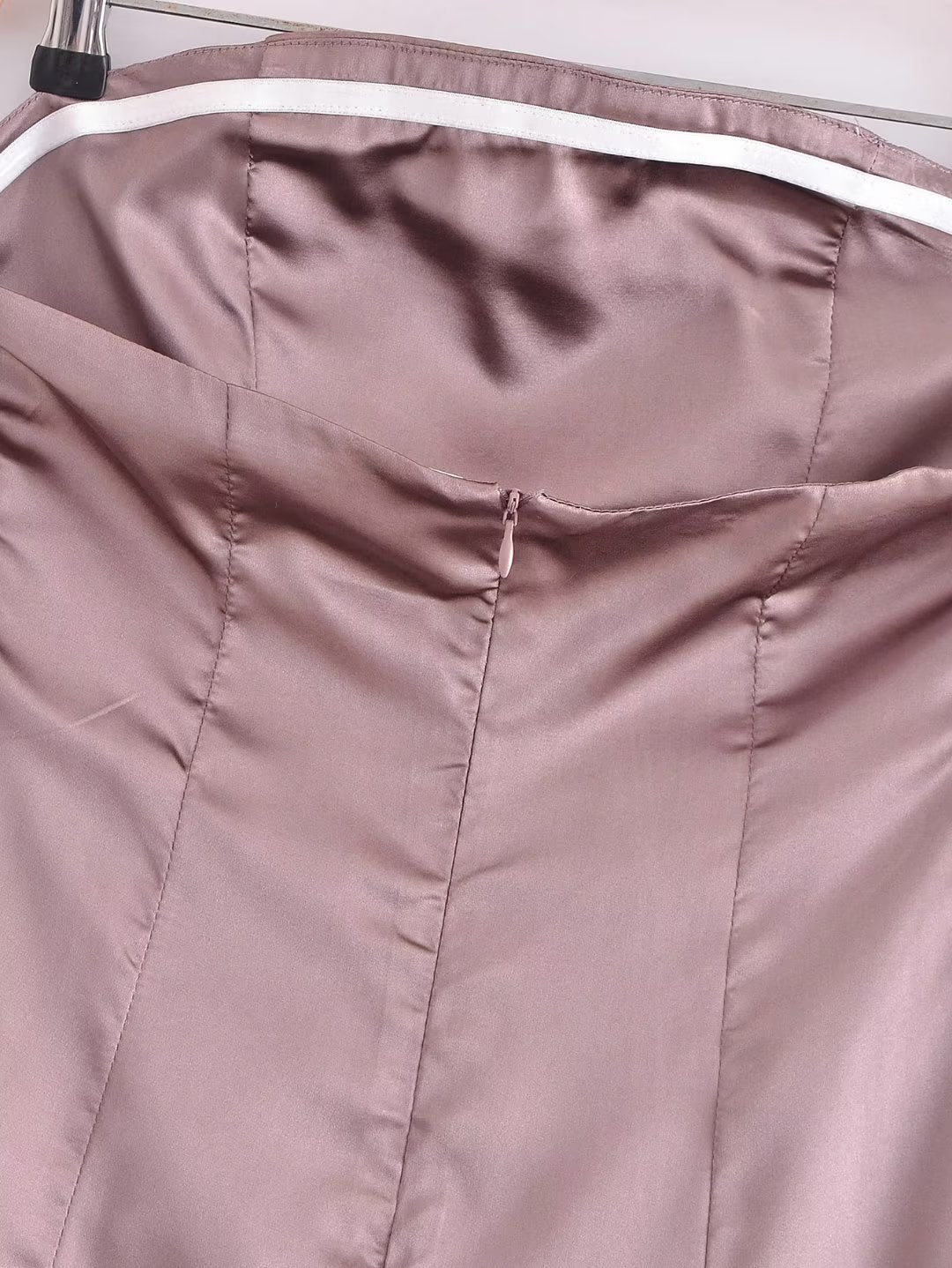 Ensemble haut tube à épaules dénudées et pantalon droit taille haute