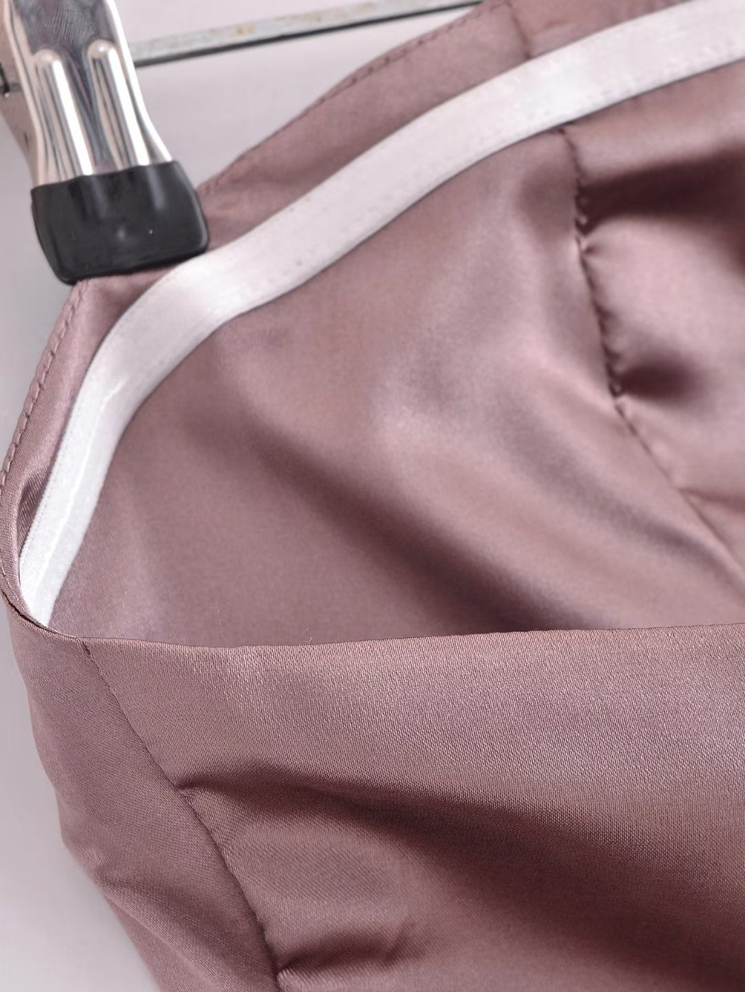 Ensemble haut tube à épaules dénudées et pantalon droit taille haute