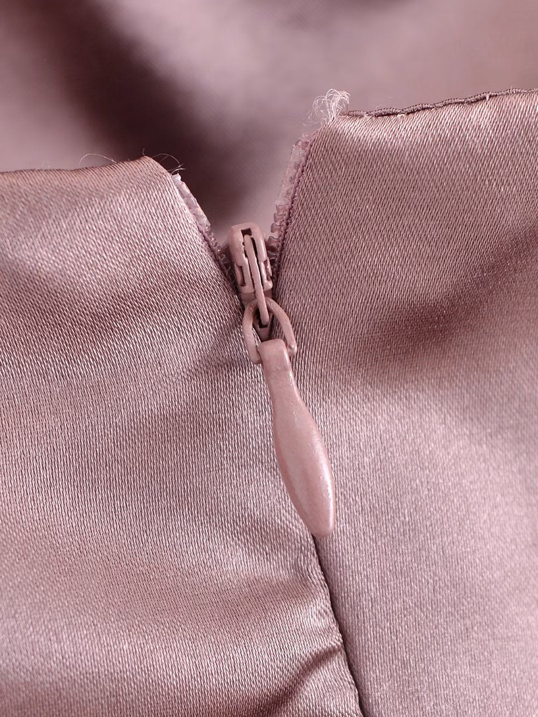 Ensemble haut tube à épaules dénudées et pantalon droit taille haute