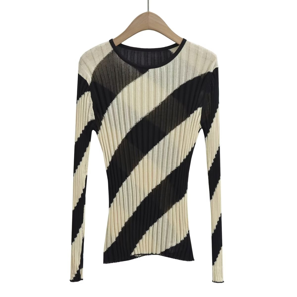 Schmaler Pullover mit kontrastierender Unterseite
