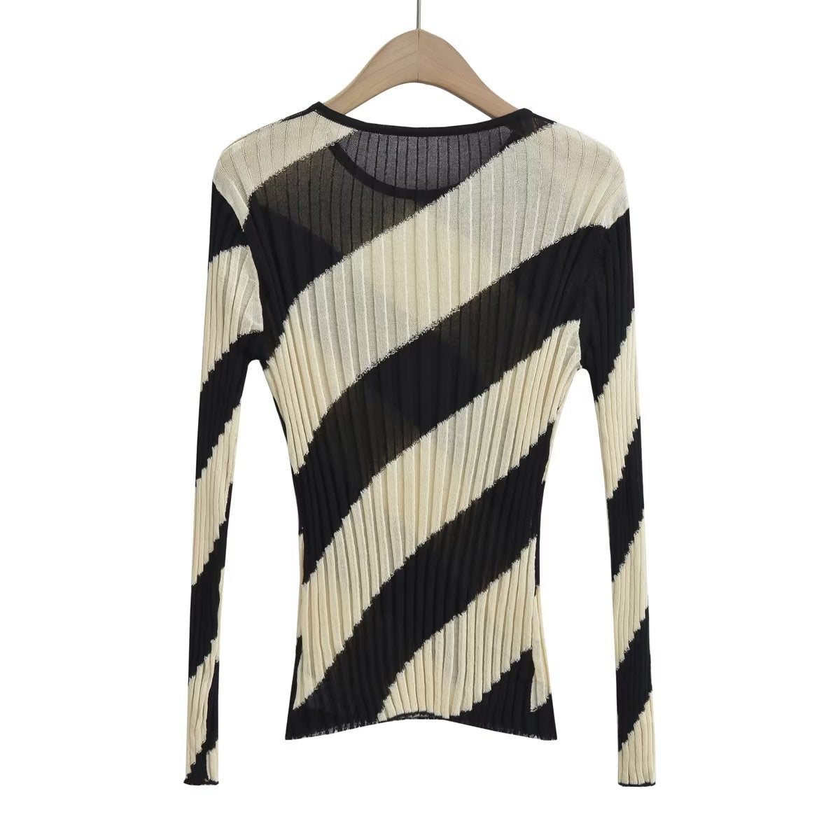 Schmaler Pullover mit kontrastierender Unterseite