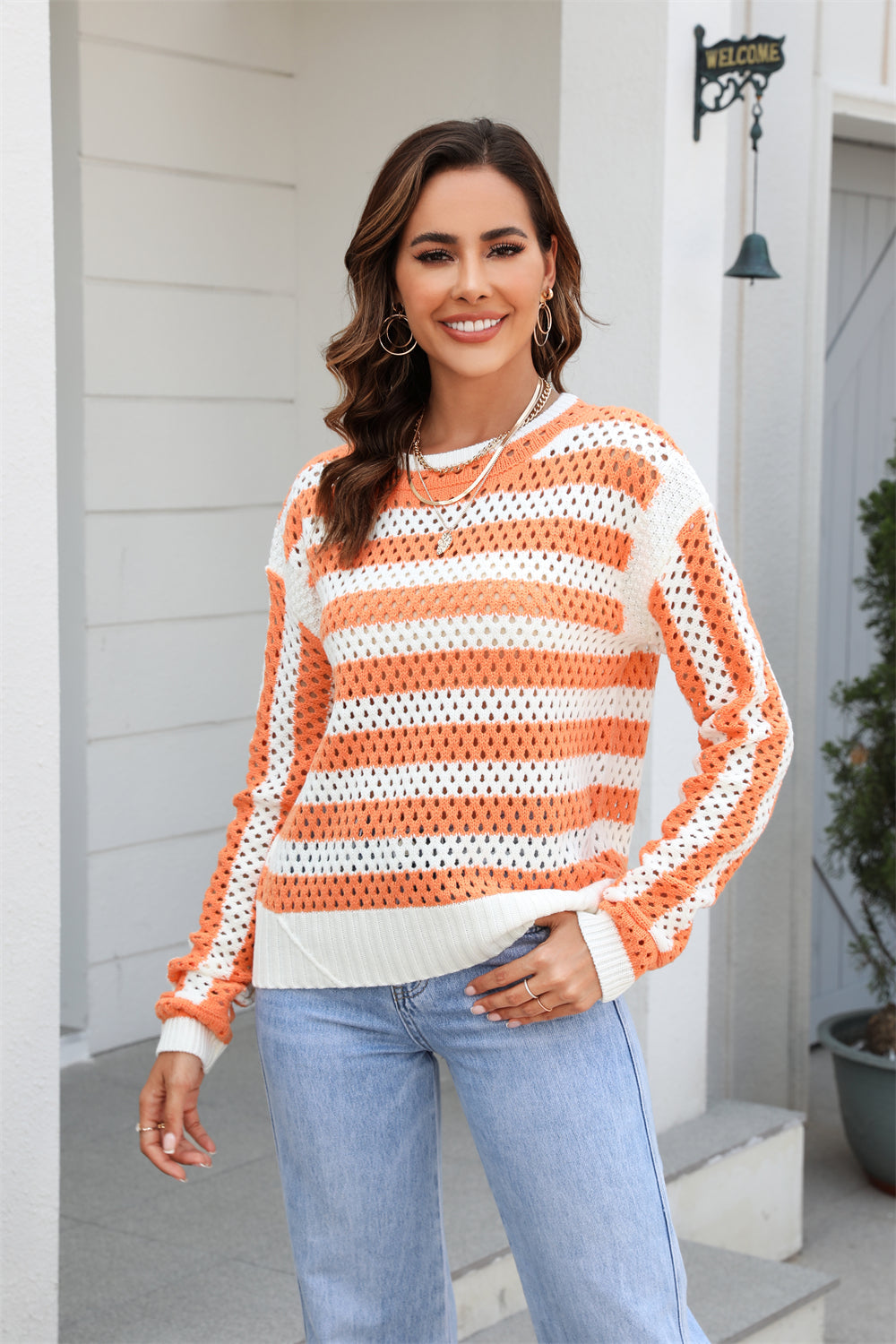 Früher, ausgehöhlter, Ausschnitt, gestreifter Rundhalsausschnitt, lange Ärmel, Strickmode, übergroßer Pullover