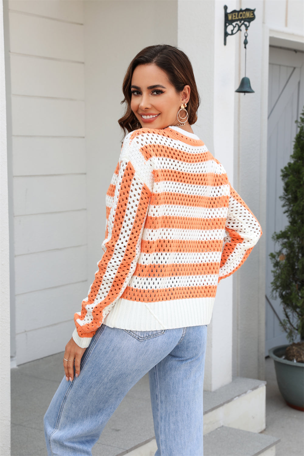 Früher, ausgehöhlter, Ausschnitt, gestreifter Rundhalsausschnitt, lange Ärmel, Strickmode, übergroßer Pullover