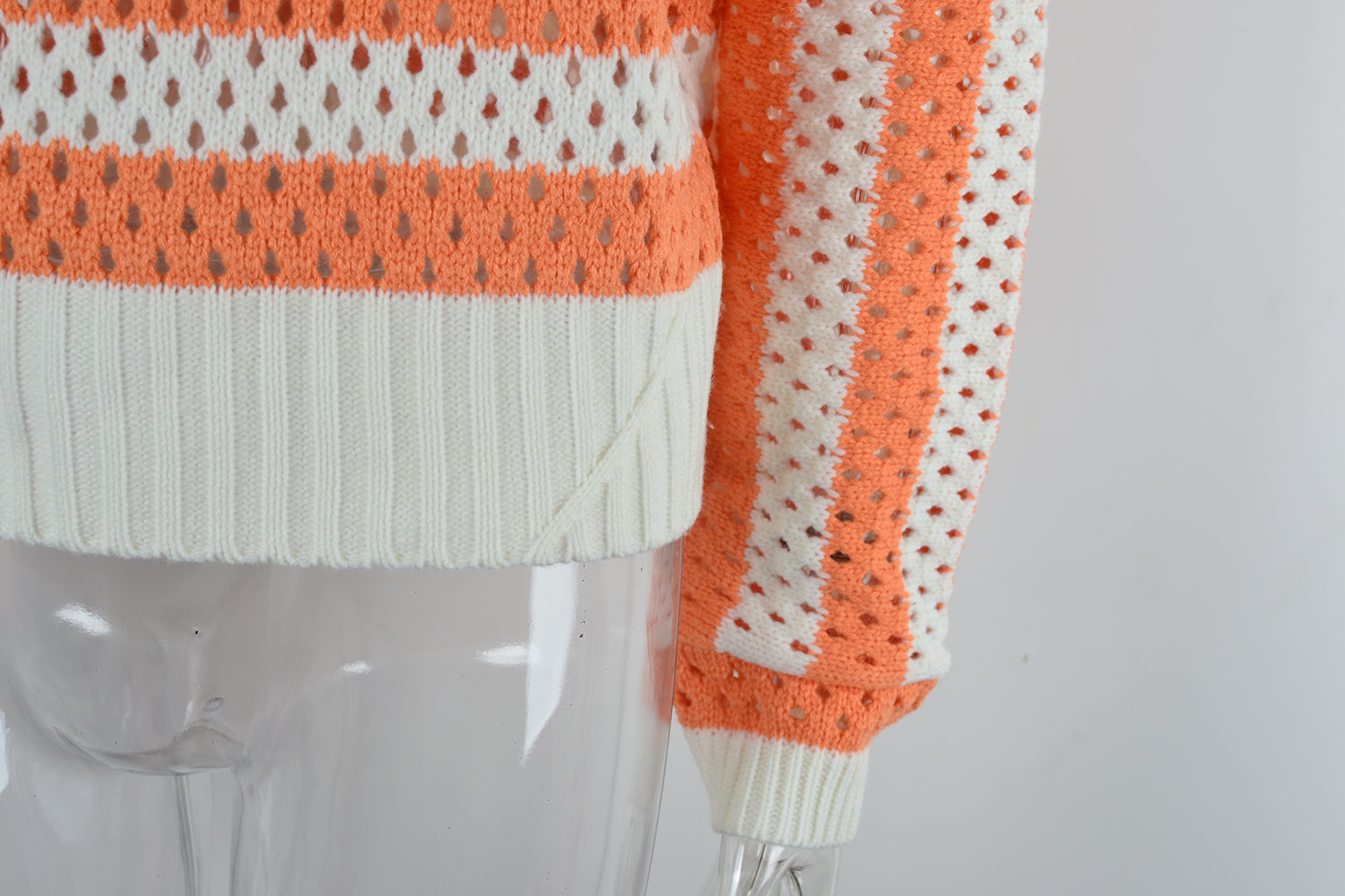 Früher, ausgehöhlter, Ausschnitt, gestreifter Rundhalsausschnitt, lange Ärmel, Strickmode, übergroßer Pullover