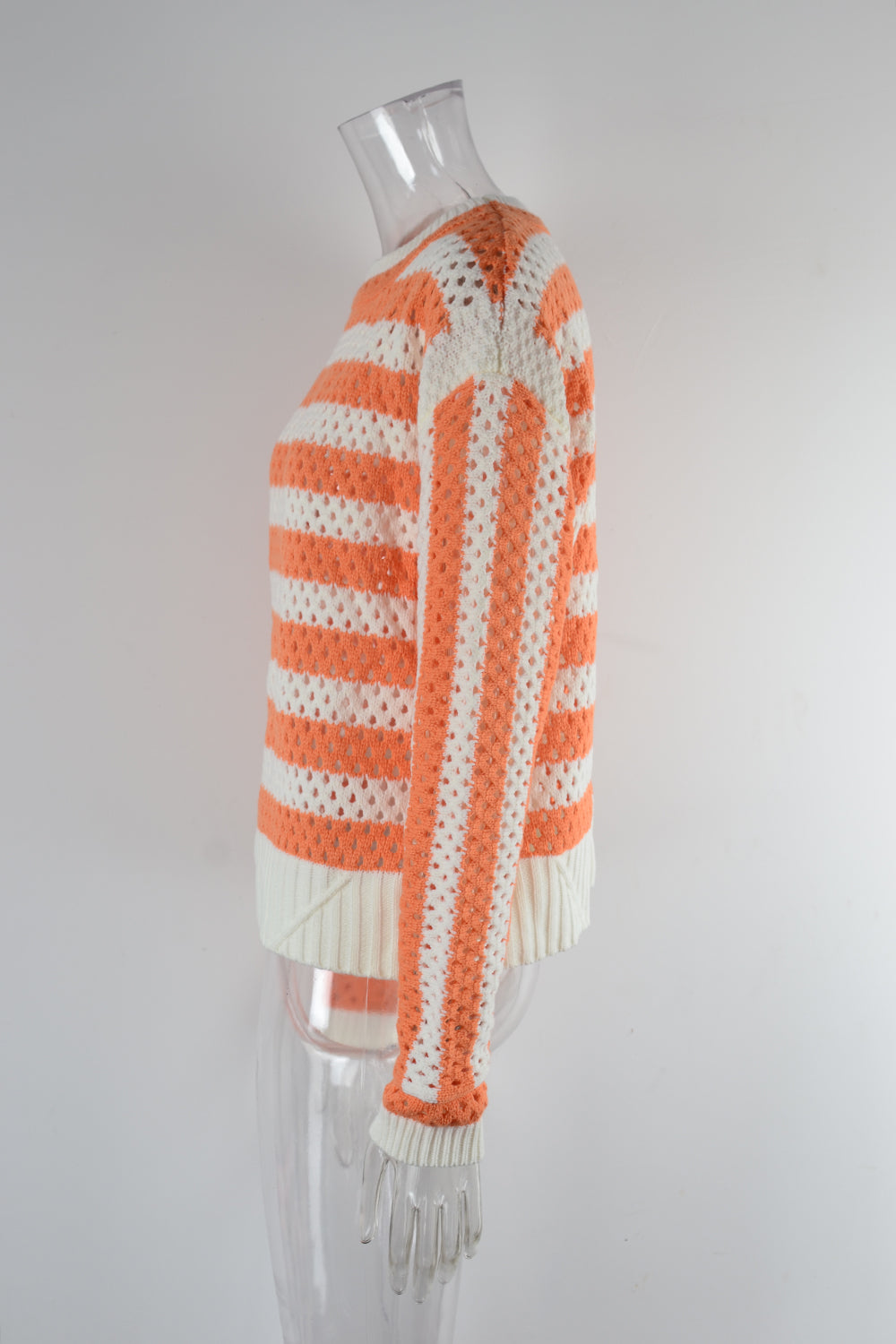 Früher, ausgehöhlter, Ausschnitt, gestreifter Rundhalsausschnitt, lange Ärmel, Strickmode, übergroßer Pullover