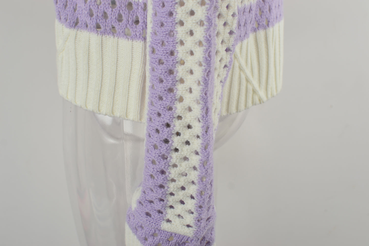 Früher, ausgehöhlter, Ausschnitt, gestreifter Rundhalsausschnitt, lange Ärmel, Strickmode, übergroßer Pullover
