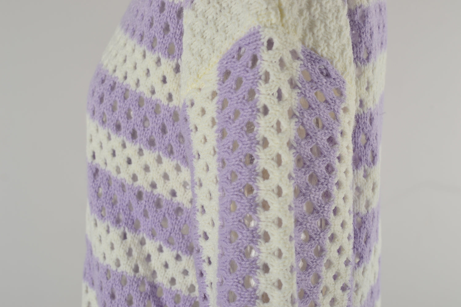 Früher, ausgehöhlter, Ausschnitt, gestreifter Rundhalsausschnitt, lange Ärmel, Strickmode, übergroßer Pullover