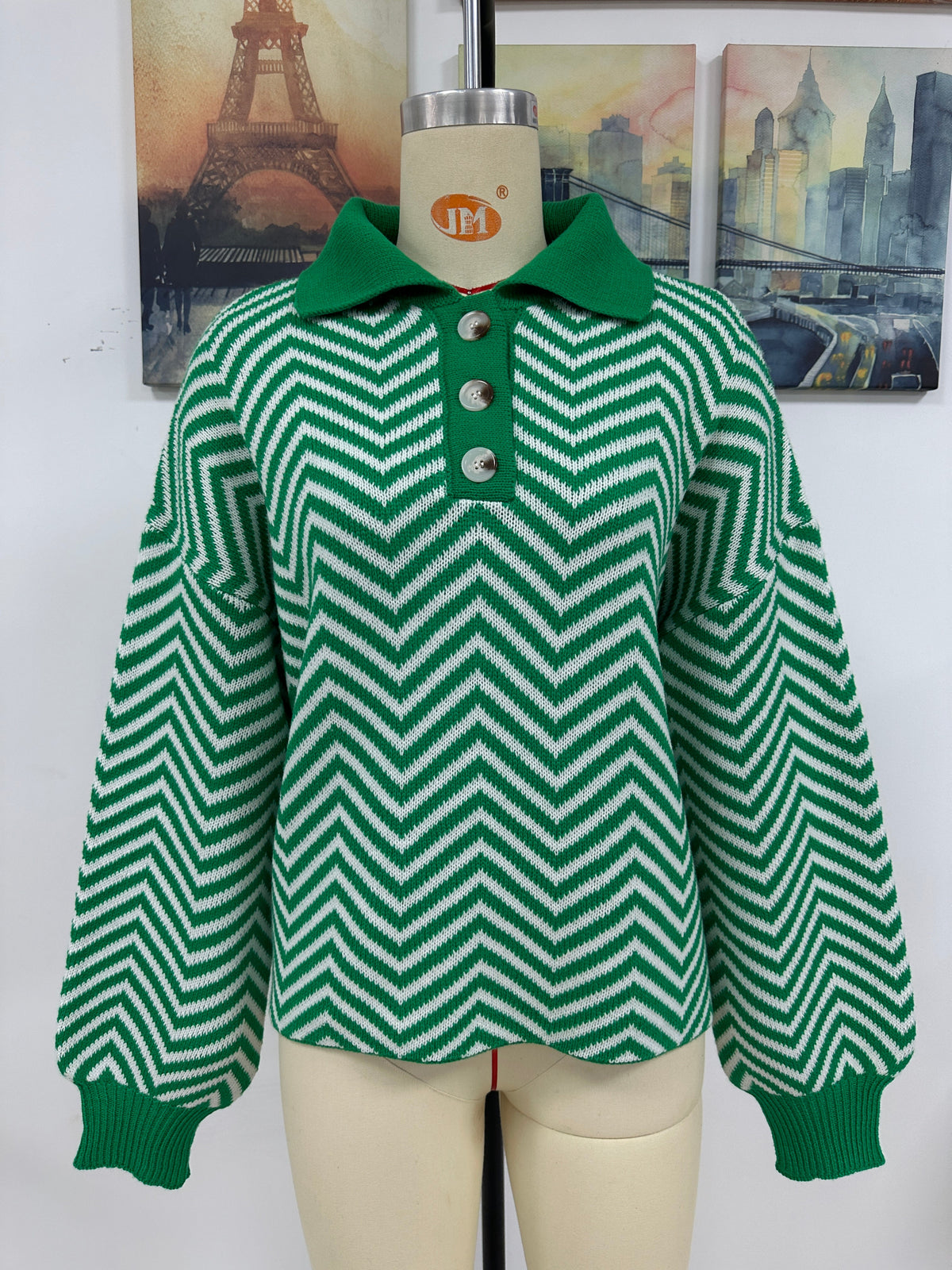 Gestreifter Pullover Langarmpullover mit Farbnähten und Umschlagkragen