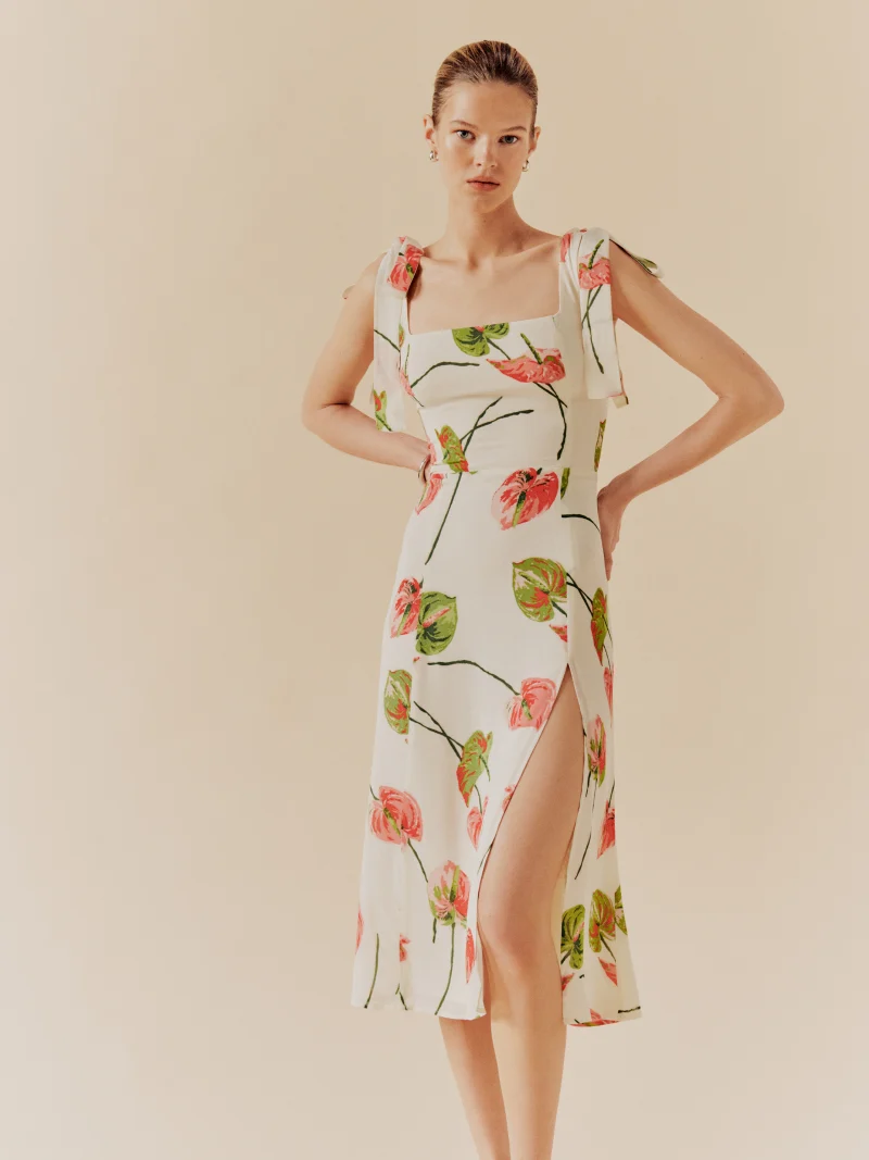 Elegantes Kleid mit hohem Schlitz und Trägern im französischen Pastoral-Print, Tube-Top, mittellanges Kleid