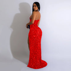 Portez une robe longue sans manches à paillettes et strass de couleur unie