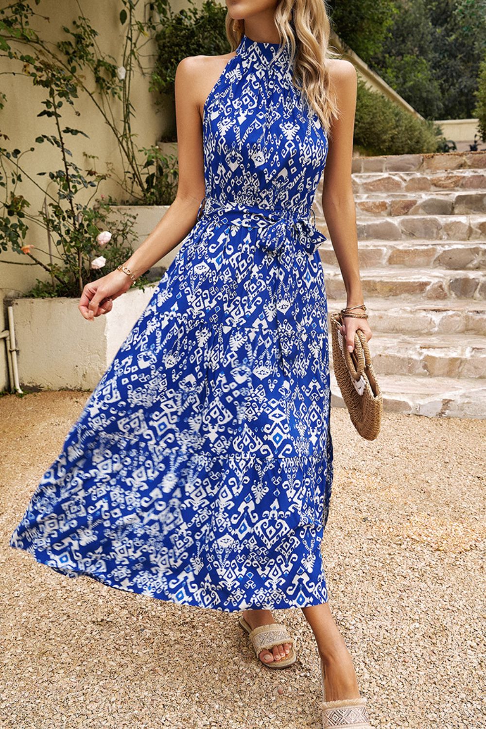 Robe fendue sans manches à col montant et imprimé