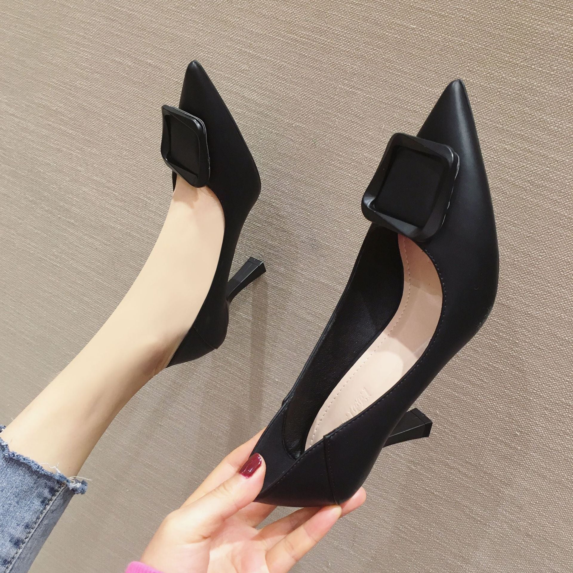 Jolies escarpins à talons aiguilles pour femmes
