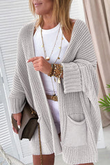 Graue Oversize-Strickjacke mit Zopfmuster und Fledermausärmeln