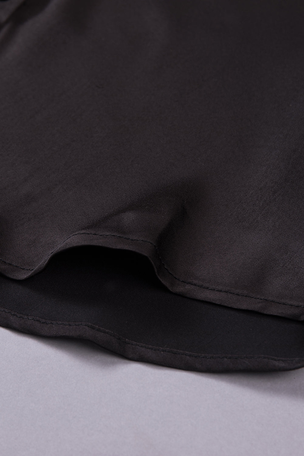 Chemise à col noué et bretelles dans le dos