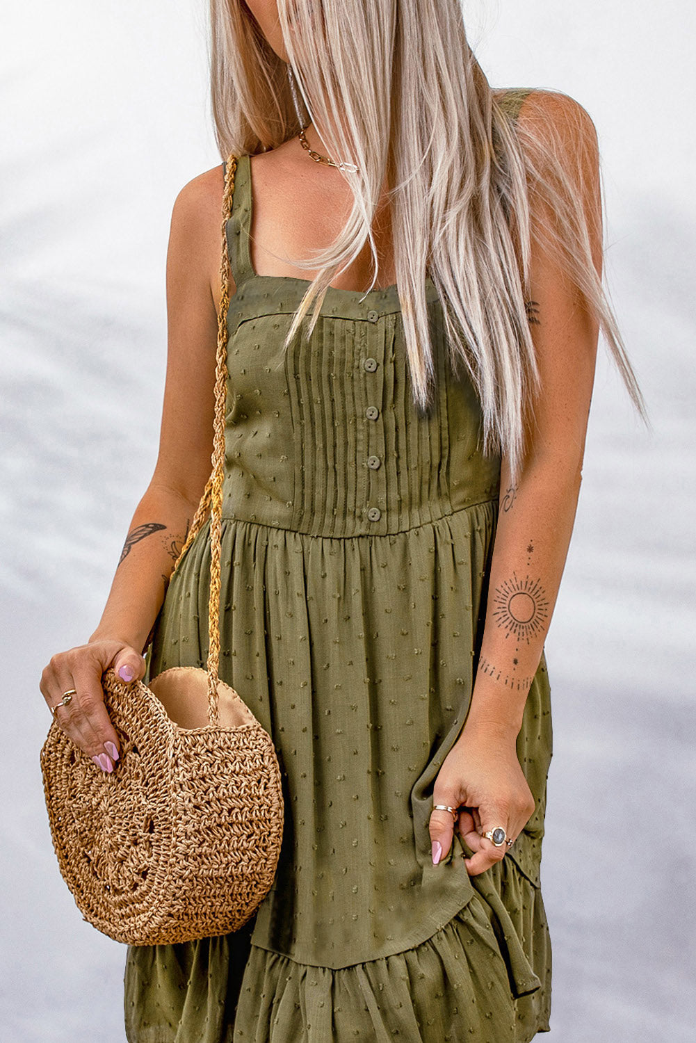 Robe à pois décoratifs et ourlet à volants