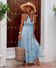 Robe mi-longue en mousseline de soie sans manches avec décolleté en V profond et coutures apparentes