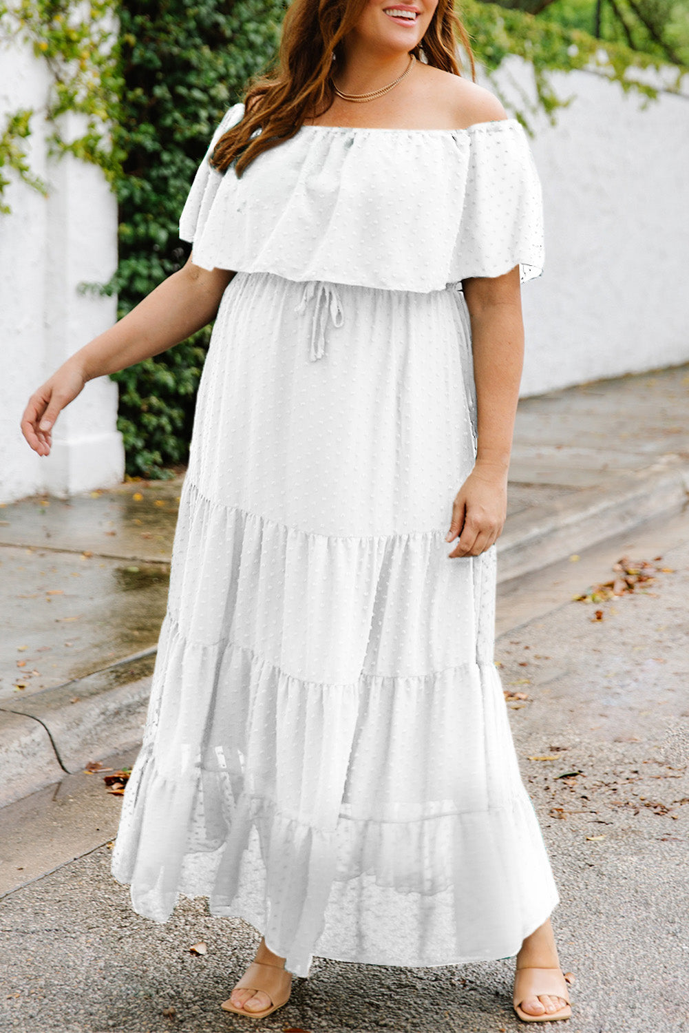 Robe à volants et épaules dénudées à pois grande taille