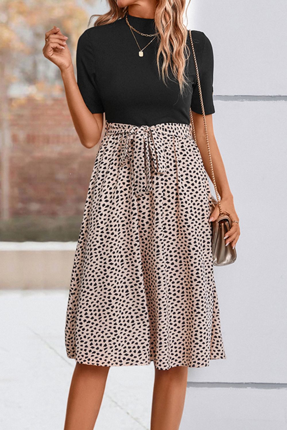 Robe imprimée à manches courtes et ceinture