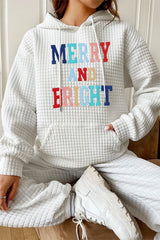 Weißer MERRY BRIGHT Kapuzenpullover mit Gitterstruktur und Grafik
