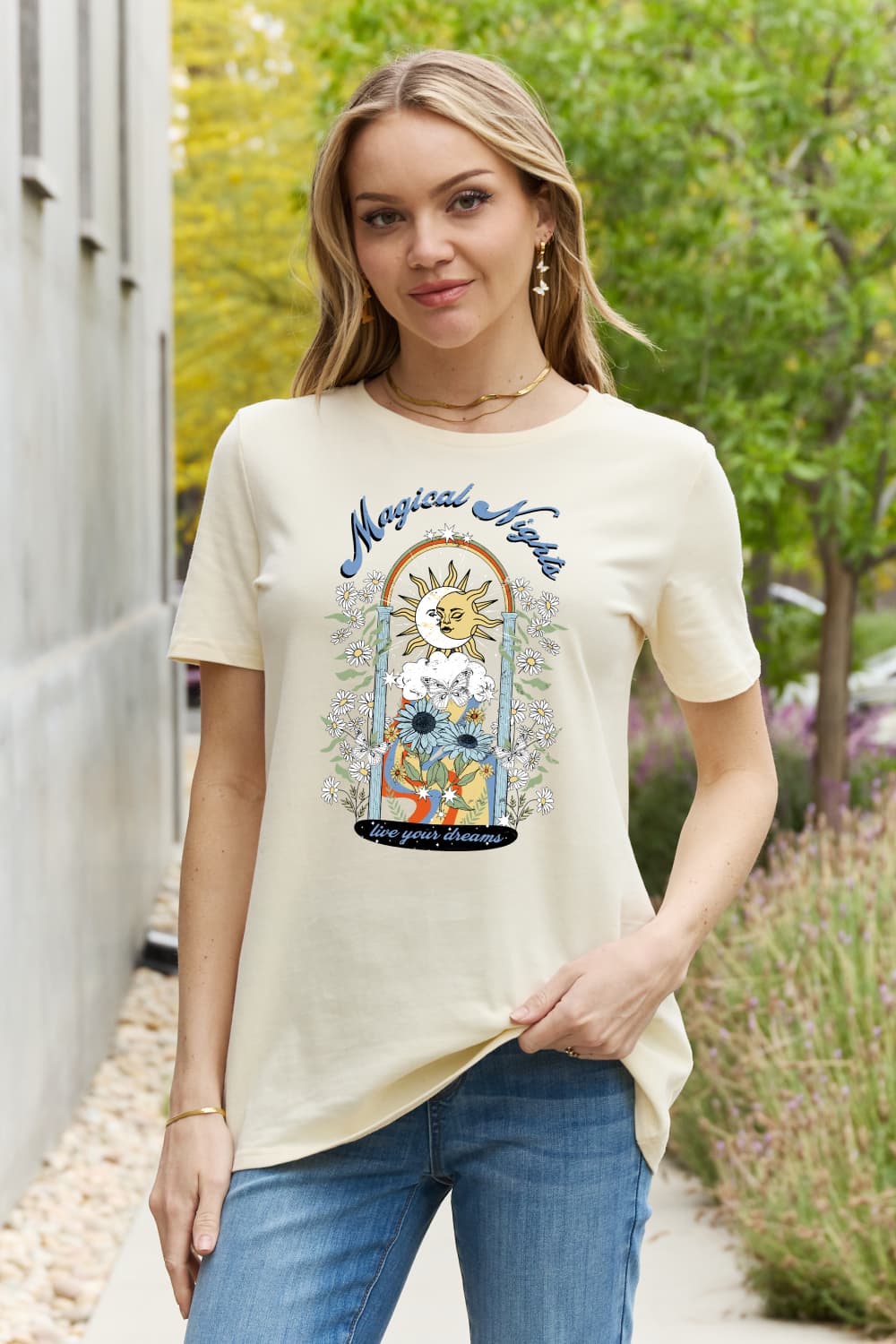 T-shirt graphique en coton Simply Love MAGICAL NIGHTS LIVE YOUR DREAMS
