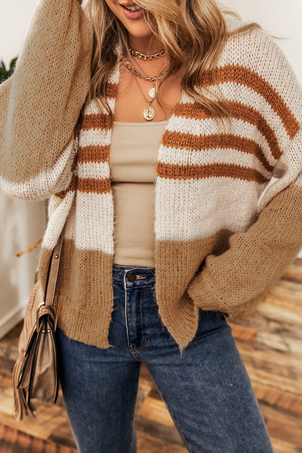 Kamelfarbener Cardigan mit Farbblock-Streifen und offener Vorderseite