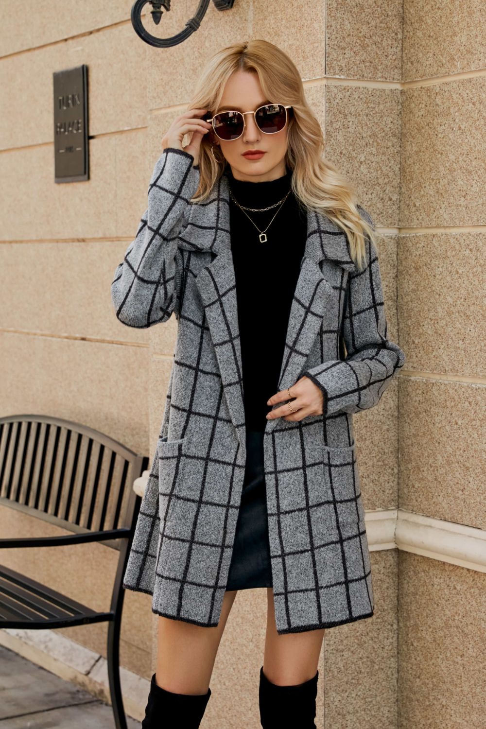 Bedruckte Strickjacke mit offenem Reverskragen vorne und Taschen