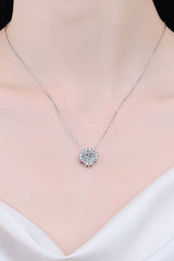 Collier chaîne avec pendentif géométrique en moissanite