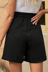 Plissierte Shorts mit hoher Taille und Taschen