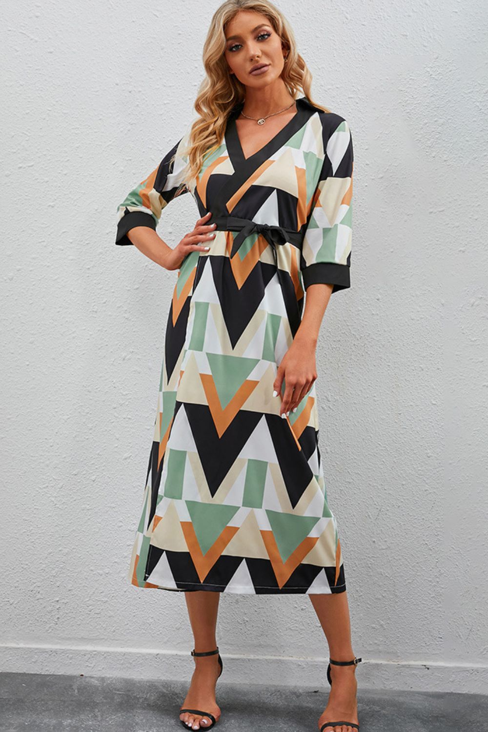 Robe midi imprimée à manches trois-quarts et nouée