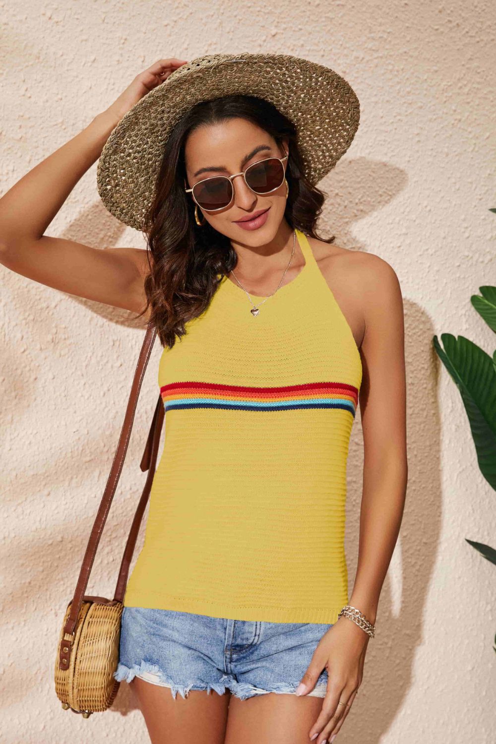 Neckholder-Stricktop mit Regenbogenstreifen