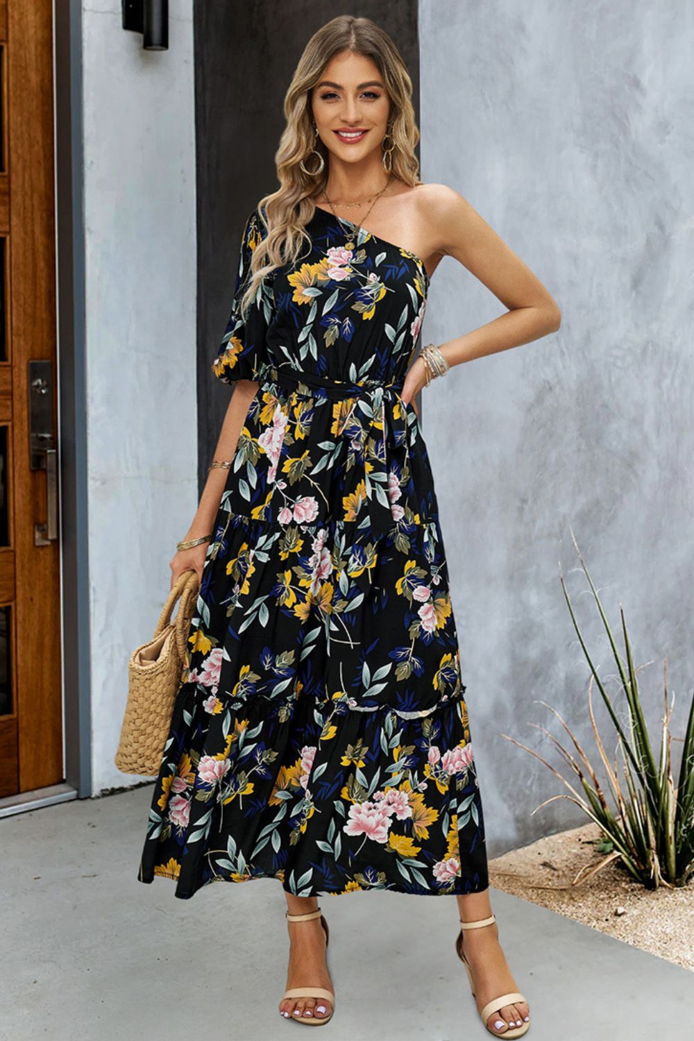 Robe longue imprimée asymétrique avec ceinture nouée