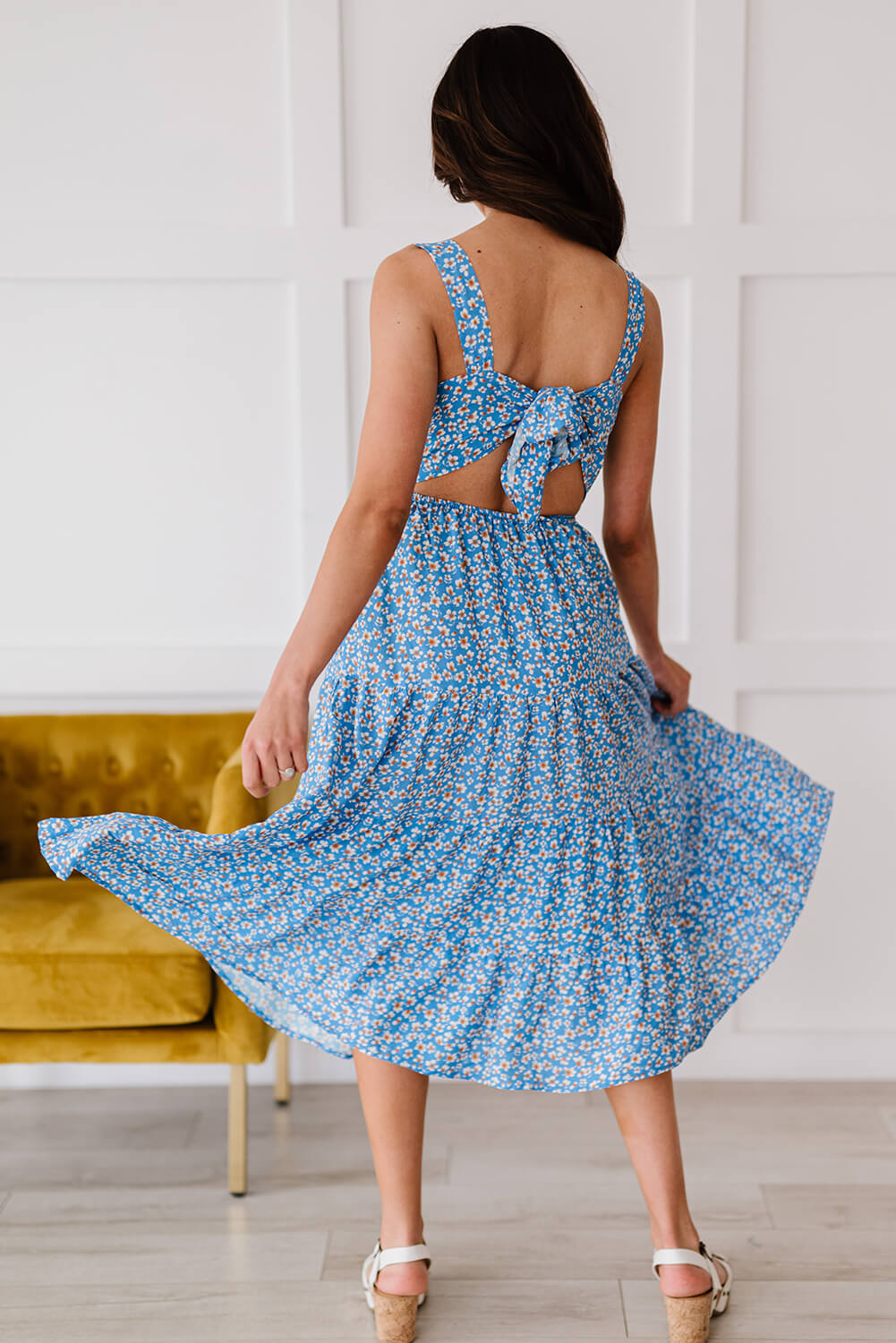 Robe sans manches à dos ouvert et à petites fleurs